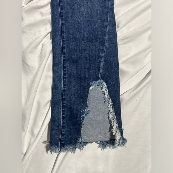 HIDDEN JEANS HAPPI FLARE DARK WASH SPLIT FRAYED HEM | 29 - Picture 6 of 13